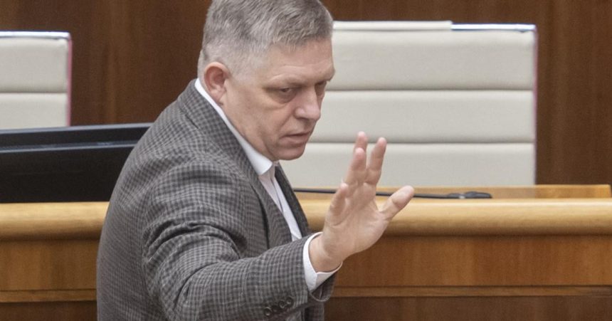 Fico sa v Rumunsku stretne s prezidentom premierom aj krajanmi