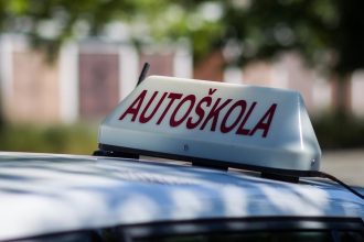 Instruktori autoskol by nemali prist o opravnenie ak po dvoch rokoch neabsolvuju doskolovaci kurz