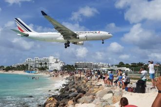 Kedy kupit letenky na dovolenku Ceny paliva vzrastli o takmer sto percent davajte pozor na dodatocne poplatky