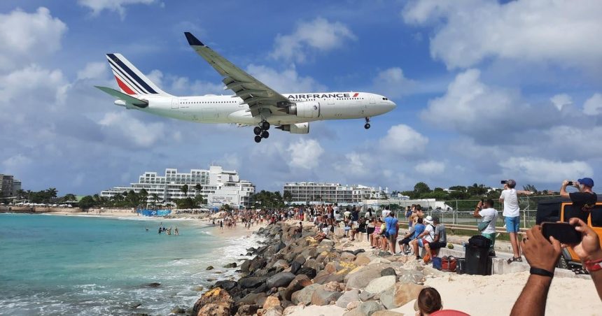 Kedy kupit letenky na dovolenku Ceny paliva vzrastli o takmer sto percent davajte pozor na dodatocne poplatky