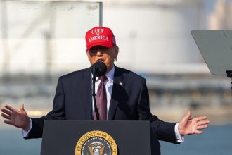 Kruti a desivi ludia vyhlasil Trump o iranskom rezime Vojenska akcia moze trvat niekolko dni