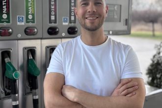 Majitel cerpaciek Mozeme len spekulovat preco Slovnaft udrzuje ceny na nizkej urovni a pomaha vlade rozhovor