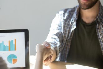 Meni sa struktura pracovnych ponuk Prilezitosti na trhoch v Prievidzi prezentovalo viac ako 20 firiem