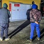 Michalovski operativci zadrzali zlodejov priamo pri vykradani vydajneho boxu