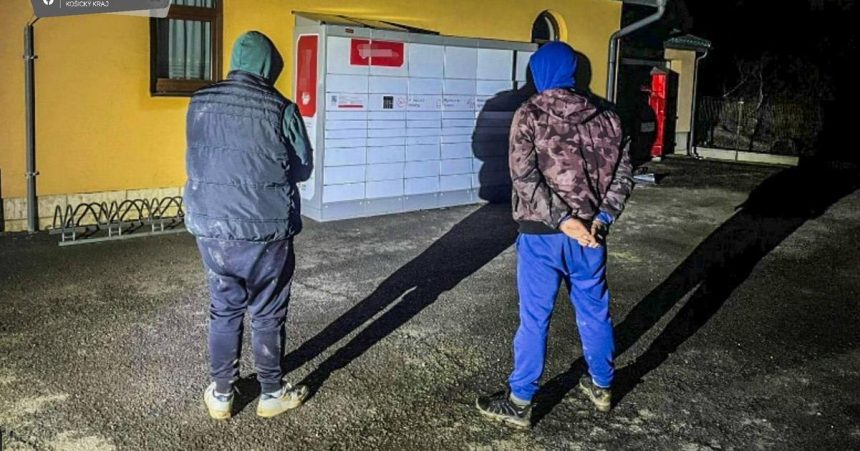 Michalovski operativci zadrzali zlodejov priamo pri vykradani vydajneho boxu