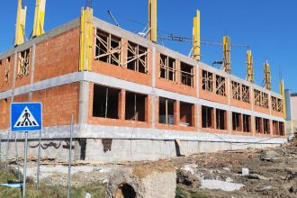 Na dokoncenie skoly za pat milionov z eurofondov maju mesiac Strechu este nemaju