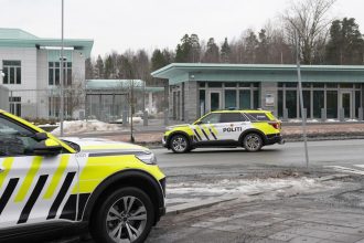 Po utoku na americku ambasadu v Osle zadrzali matku s tromi synmi