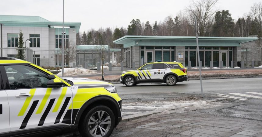 Po utoku na americku ambasadu v Osle zadrzali matku s tromi synmi
