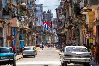 Protestujuci Kubanci znicili regionalnu kancelariu komunistickej strany