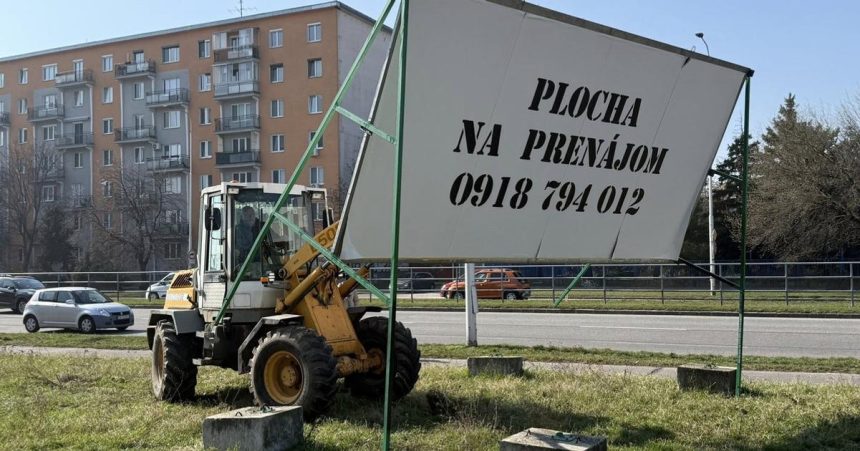 Ruzinov odstranil dva nelegalne bilbordy na Bajkalskej ulici