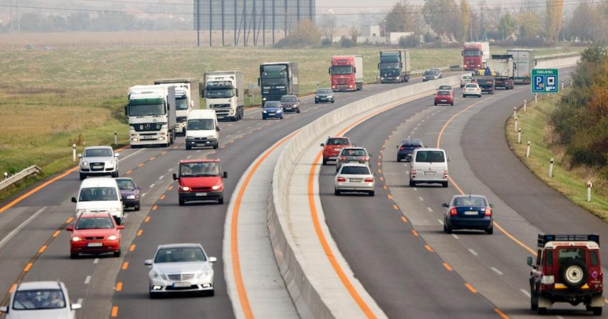Sedy biznis kde su reklamacie zbytocne v predraznych dialnicnych znamkach sa toia miliony