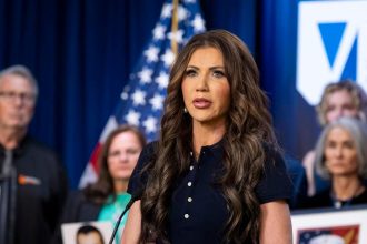 Trump oznamil odvolanie ministerky vnutornej bezpecnosti Kristi Noemovej