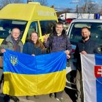 V dialke vybuchy strach zatienil odhodlanie Sanitky na Ukrajinu viezli aj Novohradcania