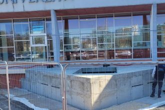 Znama kulturalna pamiatka ziskala novy vzhlad Pribudli velke trojuholniky ktore maju zabranit prehrievaniu vody