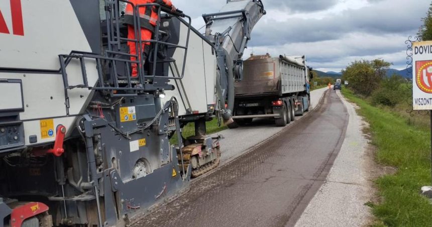 Zupa chce pred volbami zrychlit tempo opravy ciest Externej firme zaplati 65 milionov