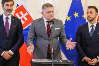 absurdne ale vitane vlada pri zakone o oznamovateloch ustupila hlavne pod tlakom financnej pomoci unie hovori expertka