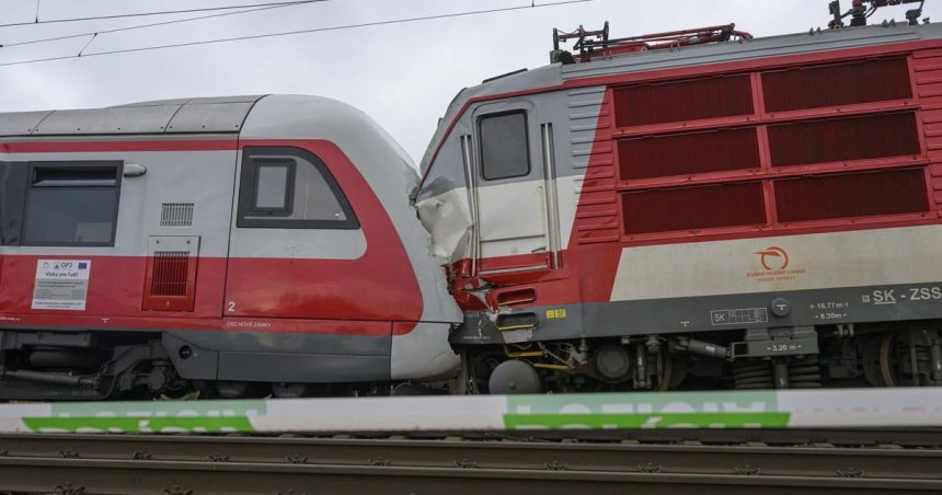 nehodu vlakov pri pezinku zavinilo zlyhanie jednotlivca