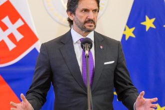 premier sa na oslavy mdz previezol specialnym vlakom v ramci tratoveho treningu odmieta kritiku opozicie od kalinaka