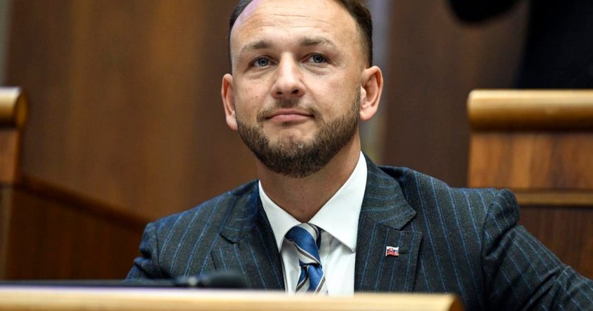 utaj Etok poda ministerstva vntra nevydal nariadenie ktorm by poadoval od policajnch tvarov citliv informcie