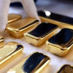 Cena zlata mierne vzrastla k rastu prispel zvysujuci sa optimizmus na trhoch