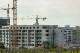 Ceny domov a bytov na Slovensku vzrastli za poslednych desat rokov o 123 percent