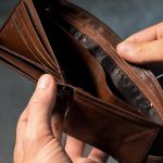 Dievca napadol na schodoch kvoli sedemnastim euram hrozi mu osem rokov vezenia