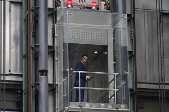 Finsky vyrobca vytahov kupuje nemeckeho konkurenta ide o rekordnu akviziciu