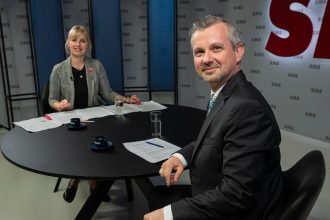 Giba v Arene Prednedvnom odstpili dvaja premiri pod tlakom obanov aj bez referenda