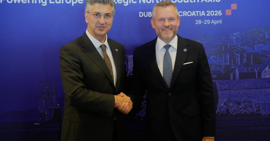 Investicie do prepojenia regionu Trojmoria nie su podla prezidenta luxusom ale nevyhnutnostou