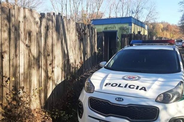 Ludia zostali v soku Ked videli co muz robi pri detskom ihrisku zalarmovali policiu