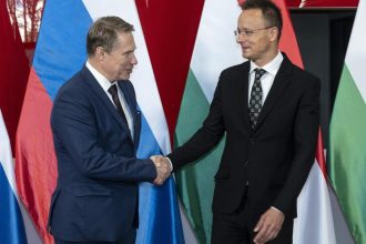 Madarska vlada podpsala s Ruskom 12 bodovy plan na prehlbenie spoluprace odhaluju nove dokumenty