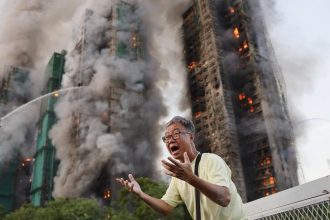 Muz ktoremu horela zena plac policajtov a povstanie generacie z pozrite si vitazov sutaze world press photo