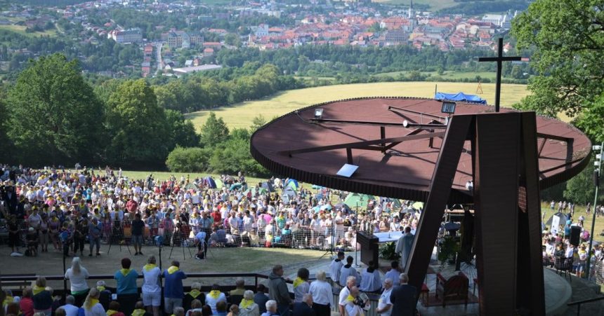 Na Mariansku horu prichadzaju tisicky putnikov Aj tento rok budu jazdit mimoriadne autobusove linky