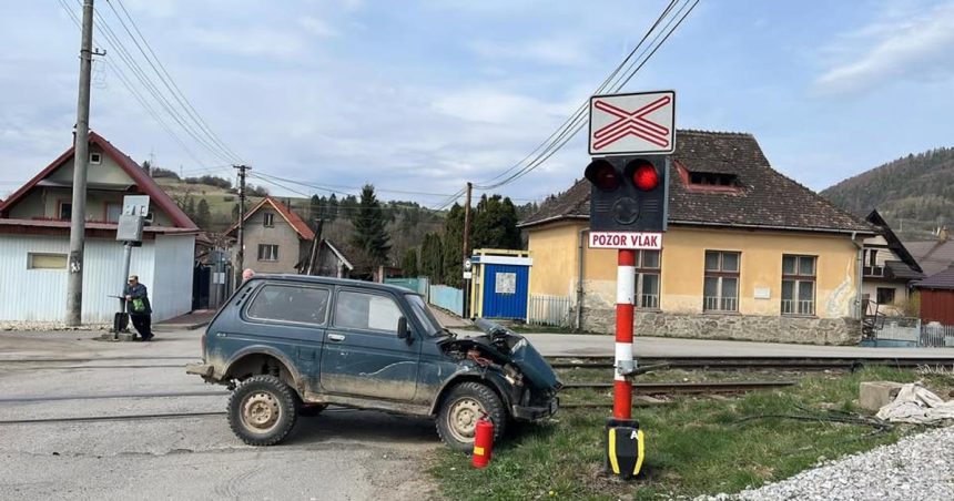 Na Orave sa zrazila zeleznicna supravna s automobilom zranenia nehlasia