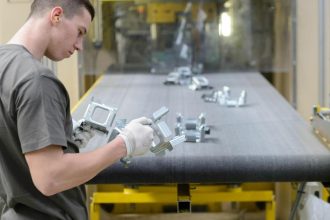 Napatie na Blizkom vychode narusuju globalnu ekonomiku Slovakov podla analytikov caka pokles realnych miezd