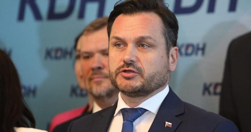 Opozicia vyzyva ministra zdravotnictva aby sa zaoberal poplatkami v zdravotnictve