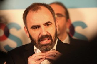 Opozycne PS kritizuje vladu za ceny paliv a plan prevzatia spolocnosti JESS statom