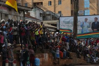 Papez navstivil Kamerun