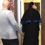 Policajt pristihol priatelku v neglize sok sa postrelil verzia o nutnej obrane mu nevysla