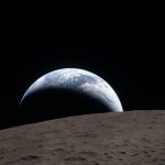 Prve zabery z preletu Artemis II okolo Mesiaca