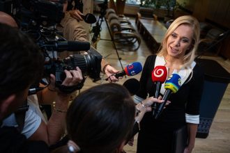 Sakova opravuje deravu energeticku pomoc Len dalsi papier reaguje dodavatel energi