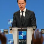 Sef NATO sa stretne s Trumpom a jeho ministromi