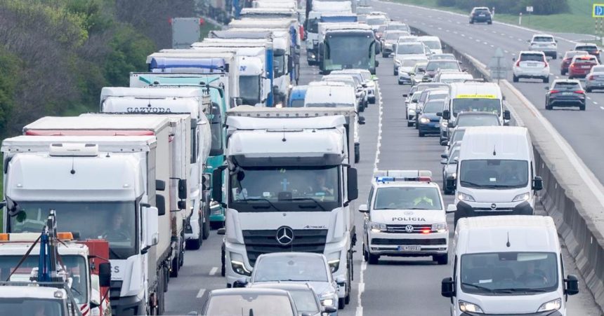 Vodici v Bratislave musis cez vikend pocitat s viacerimi obmedzeniami