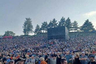 Znamej kapele vraj zaplatili 280 tisic dolarov a neprisla Kauza z Urpina ma dohru v Amerike