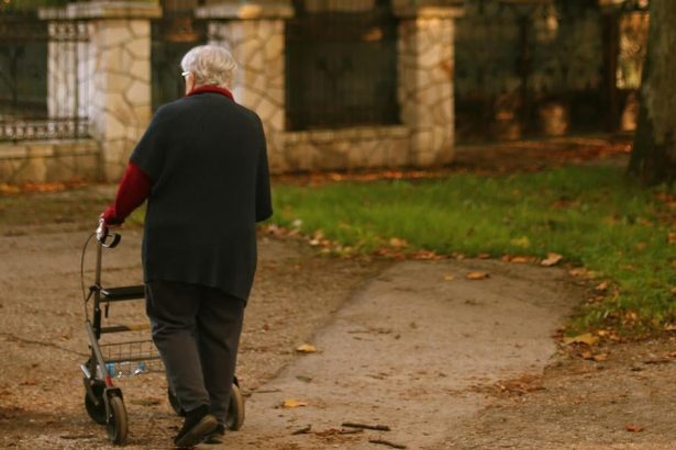 najstarsiseniorbysimohlivyraznejsiepolepsitposlancisnnavrhujuzvyseniedochodkov