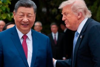 Americky expert Rusi uz vedu existencnu vojnu so Zapadom Cinu si chcu udrzat na svojej strane
