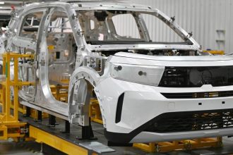 Automobilovy priemysel pozaduje lacnejsiu zelen energiu pre podniky