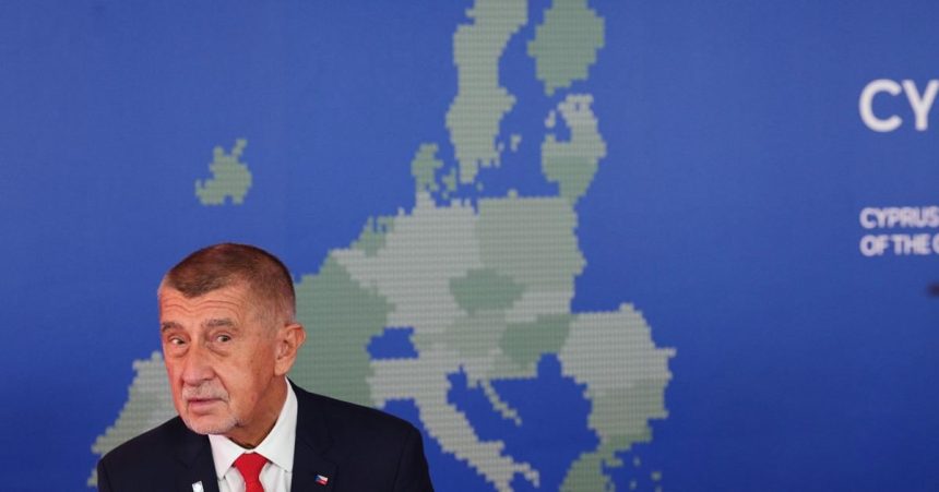 Babis kritizoval koalicnych Motoristov za sposob komunikacie