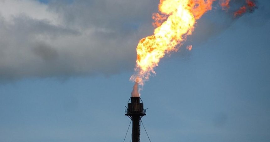 Blokada Hormuzu ohrozuje dodavky LNG do Evropy avsak dvojnasobne mnozstvo plynu unika bez vyuzitia