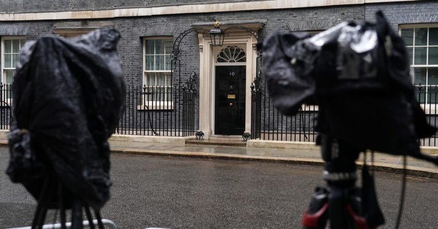 Britska vlada prisla o dalsie dve clenky